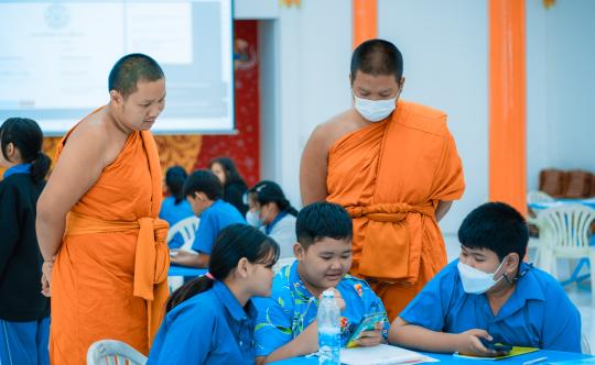 สอนธรรมศึกษา และทำแบบทดสอบ online  แก่นักเรียนโรงเรียนเทศบาลวัดเขียน