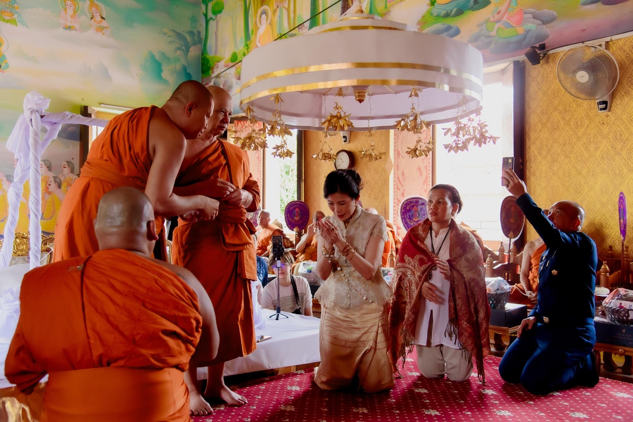 พิธียกฉัตร พระประธานอุโบสถ วัดอินทาราม